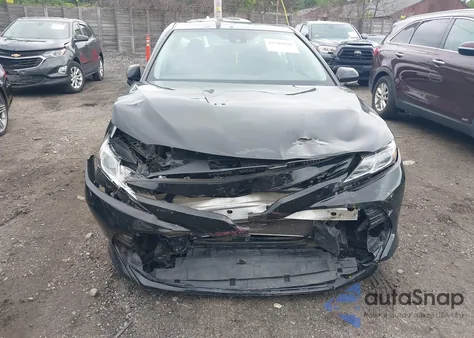 2020 Toyota Camry Le z USA, uszkodzony, nr VIN 4T1L11AK1LU952983